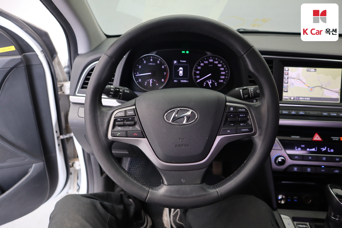 Hyundai Elantra - 10
