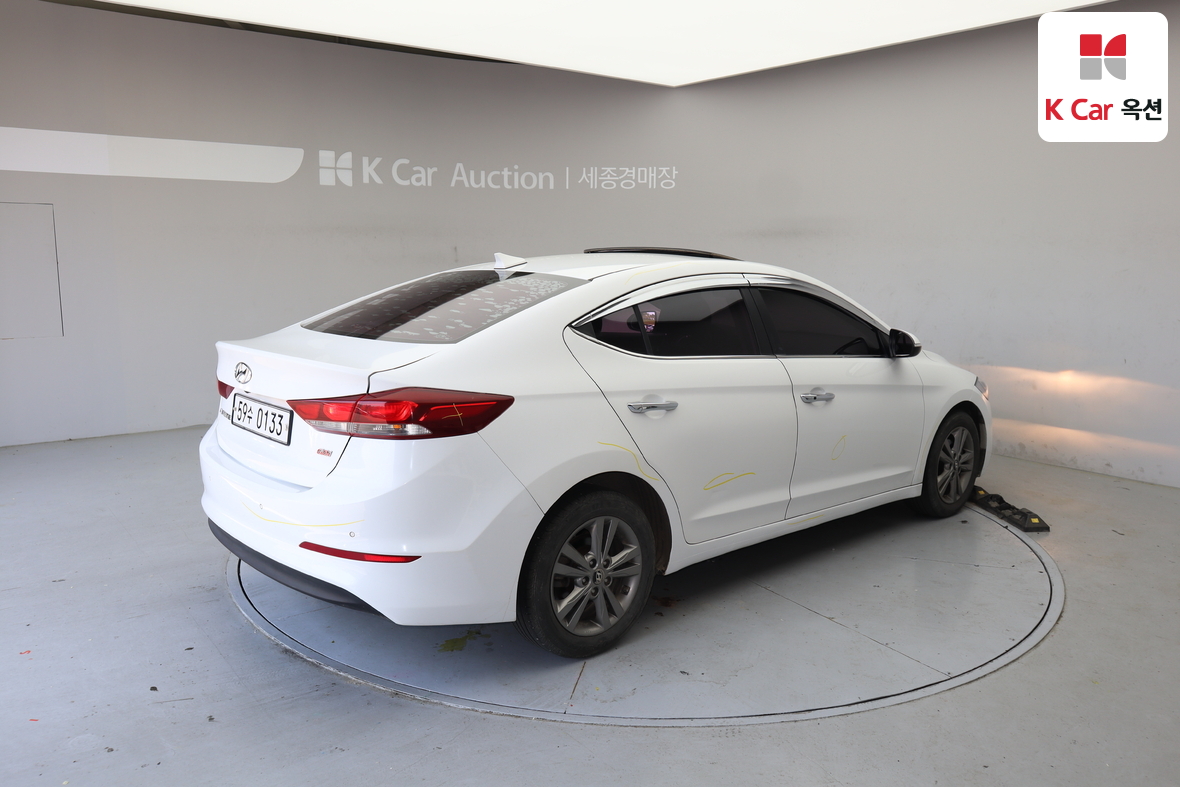 Hyundai Elantra - 2