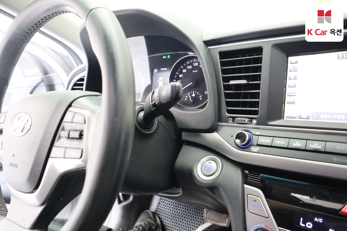 Hyundai Elantra - 11