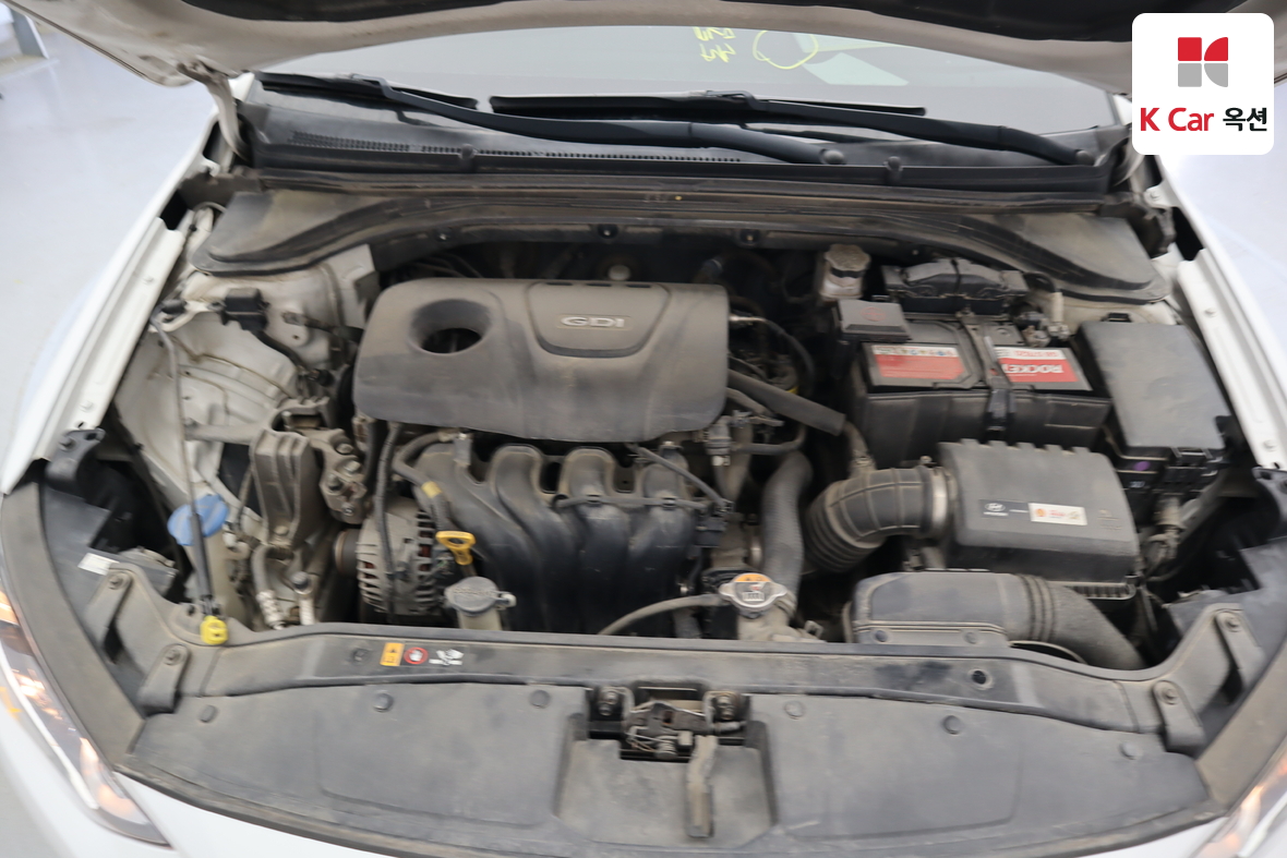 Hyundai Elantra - 33