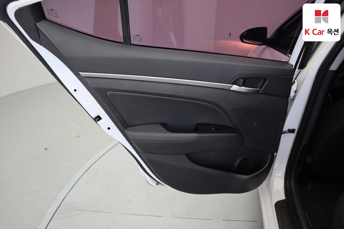 Hyundai Elantra - 21