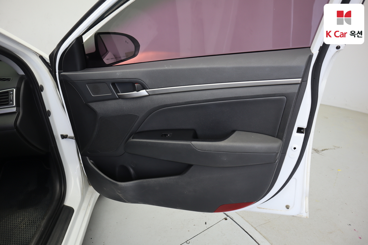 Hyundai Elantra - 29