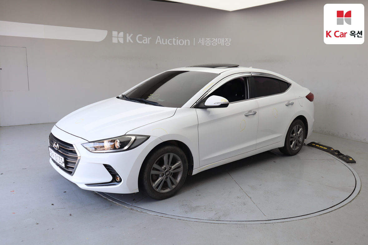Hyundai Elantra - 1