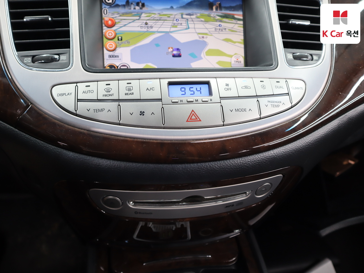 Hyundai Genesis - 15