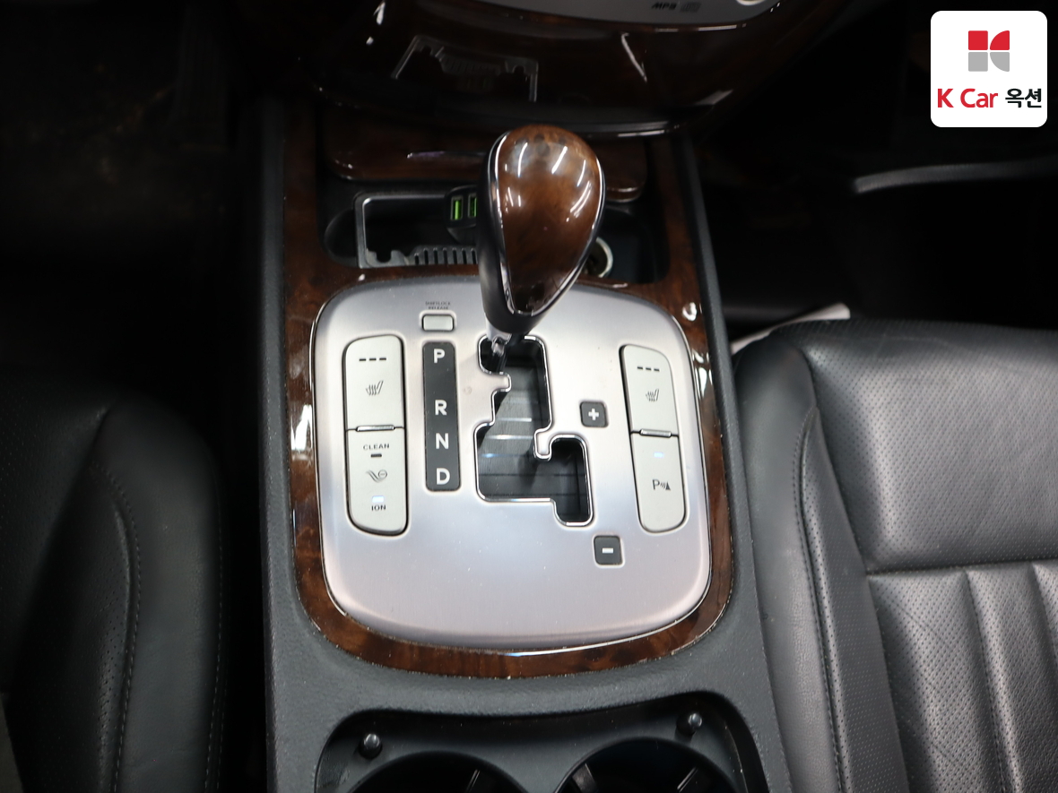 Hyundai Genesis - 16