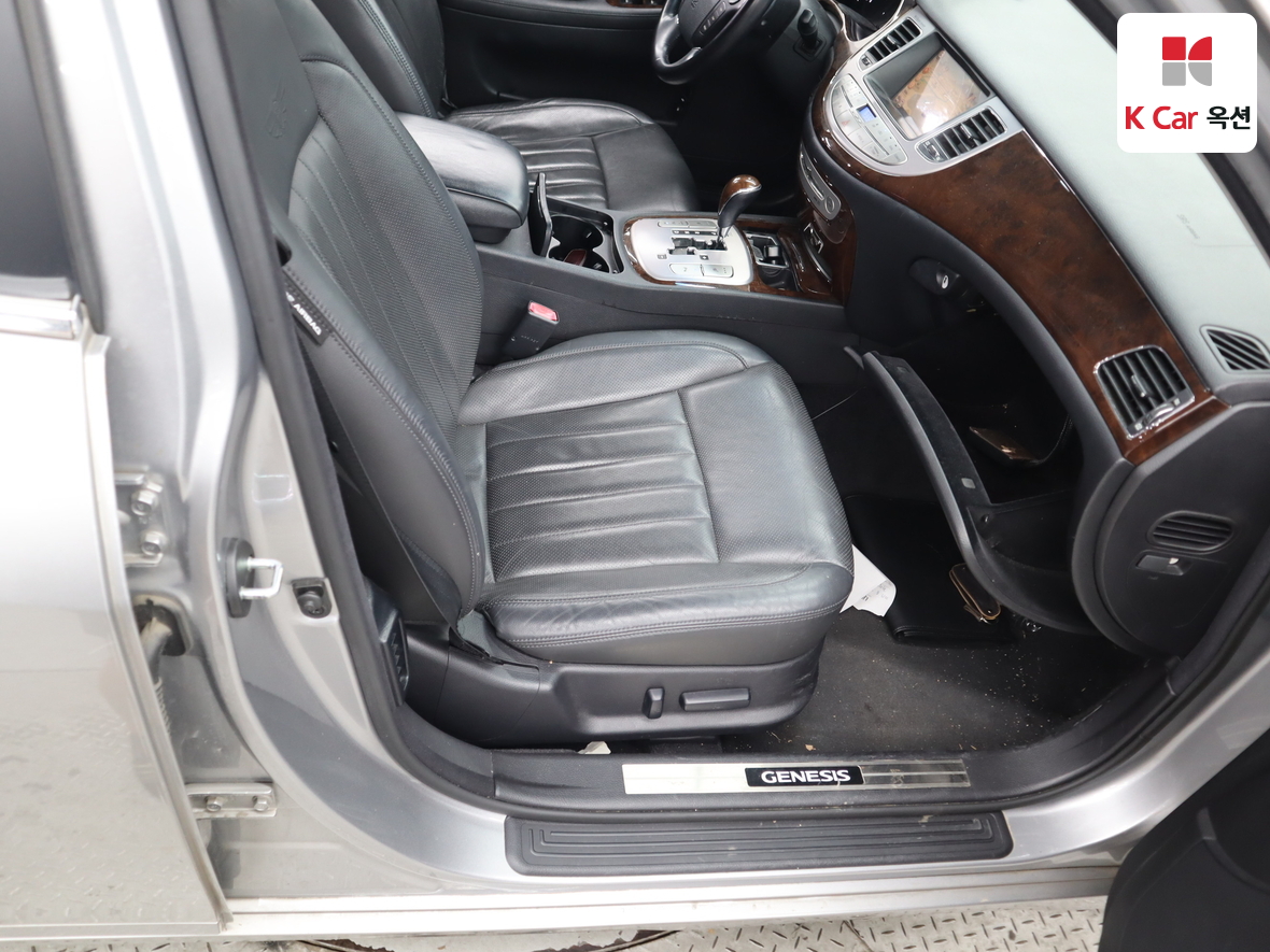 Hyundai Genesis - 28