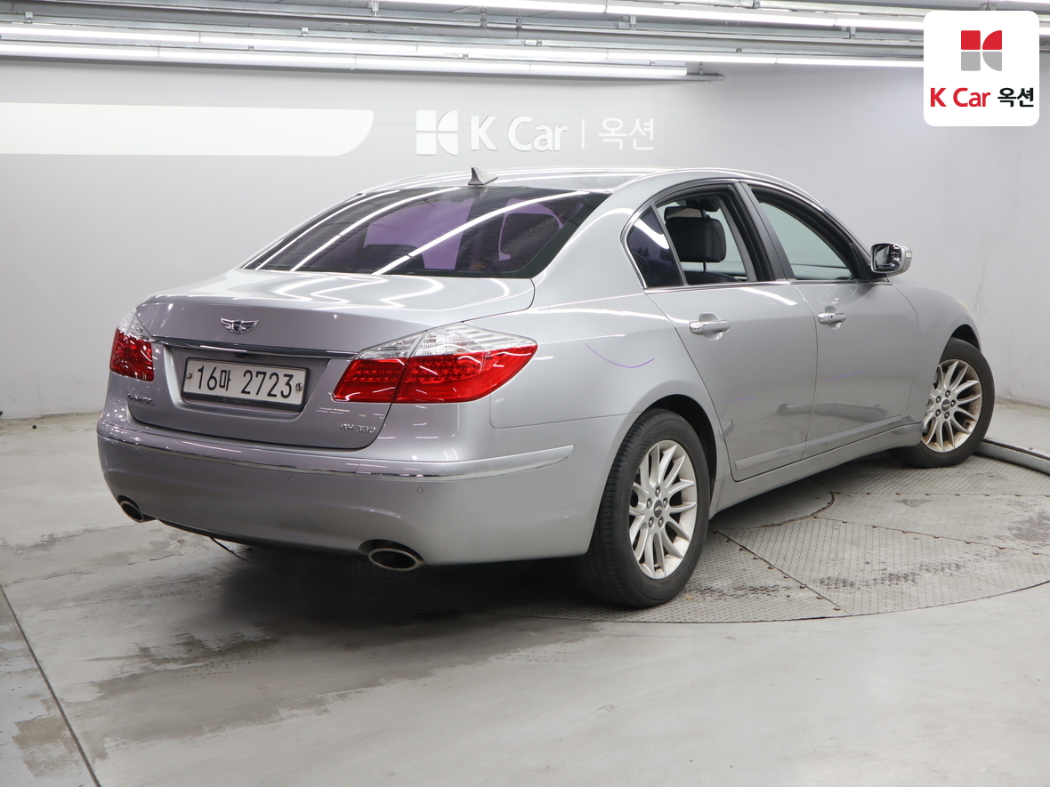 Hyundai Genesis - 2