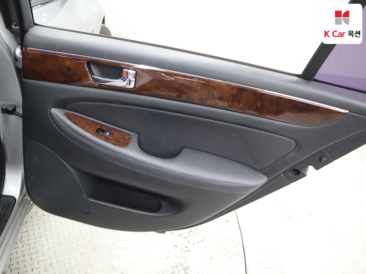 Hyundai Genesis - 25