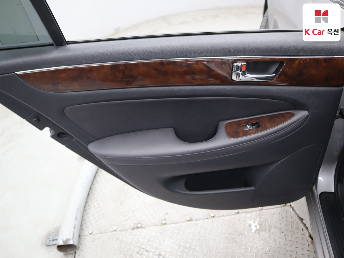 Hyundai Genesis - 21