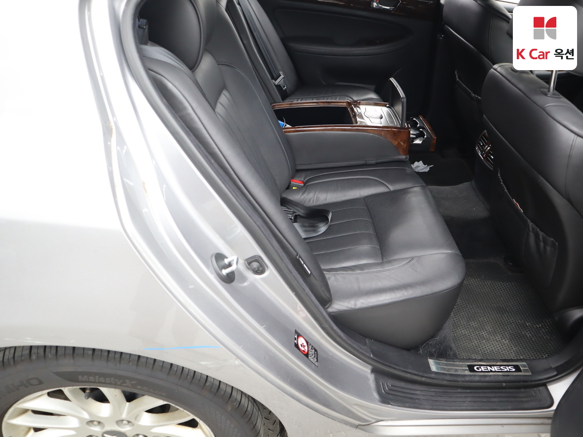 Hyundai Genesis - 26
