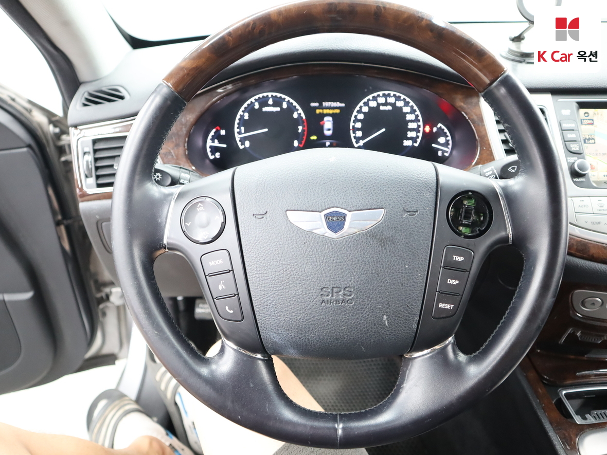 Hyundai Genesis - 10