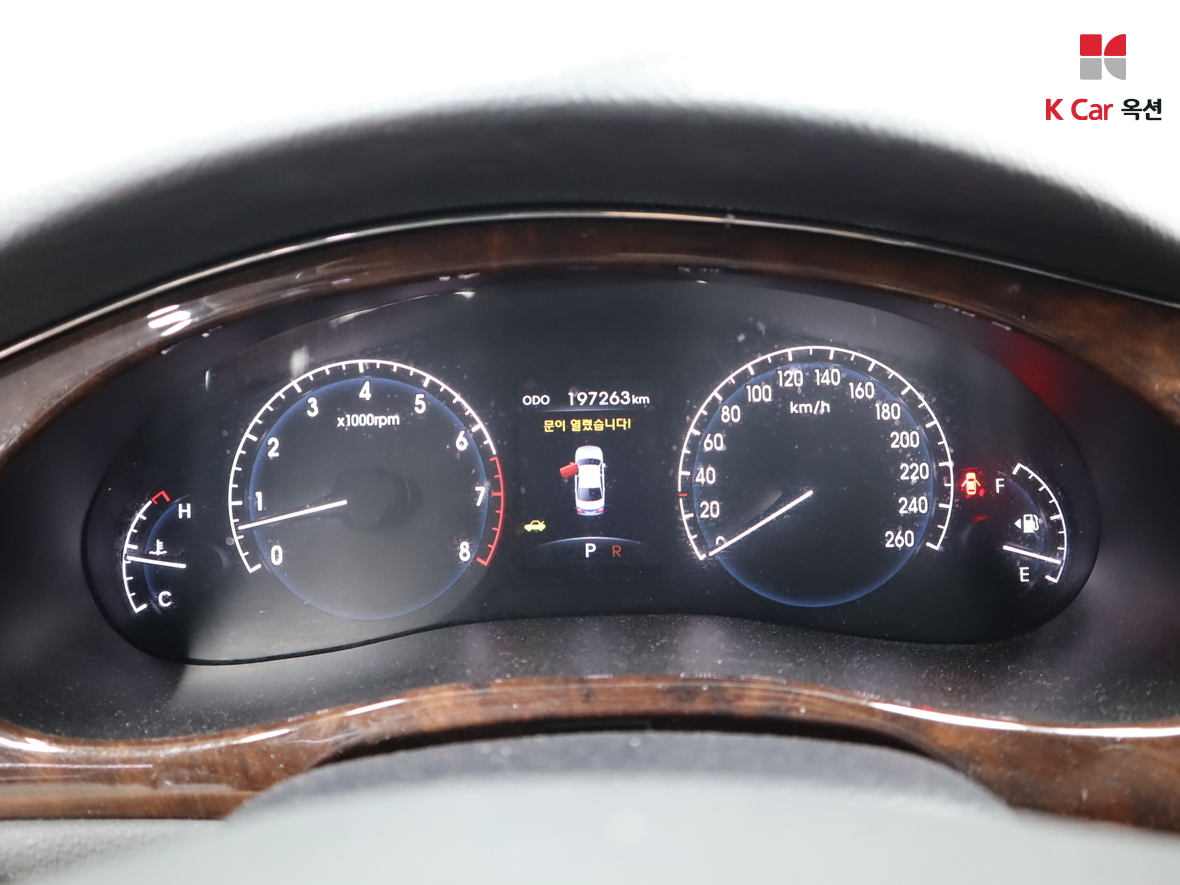 Hyundai Genesis - 5