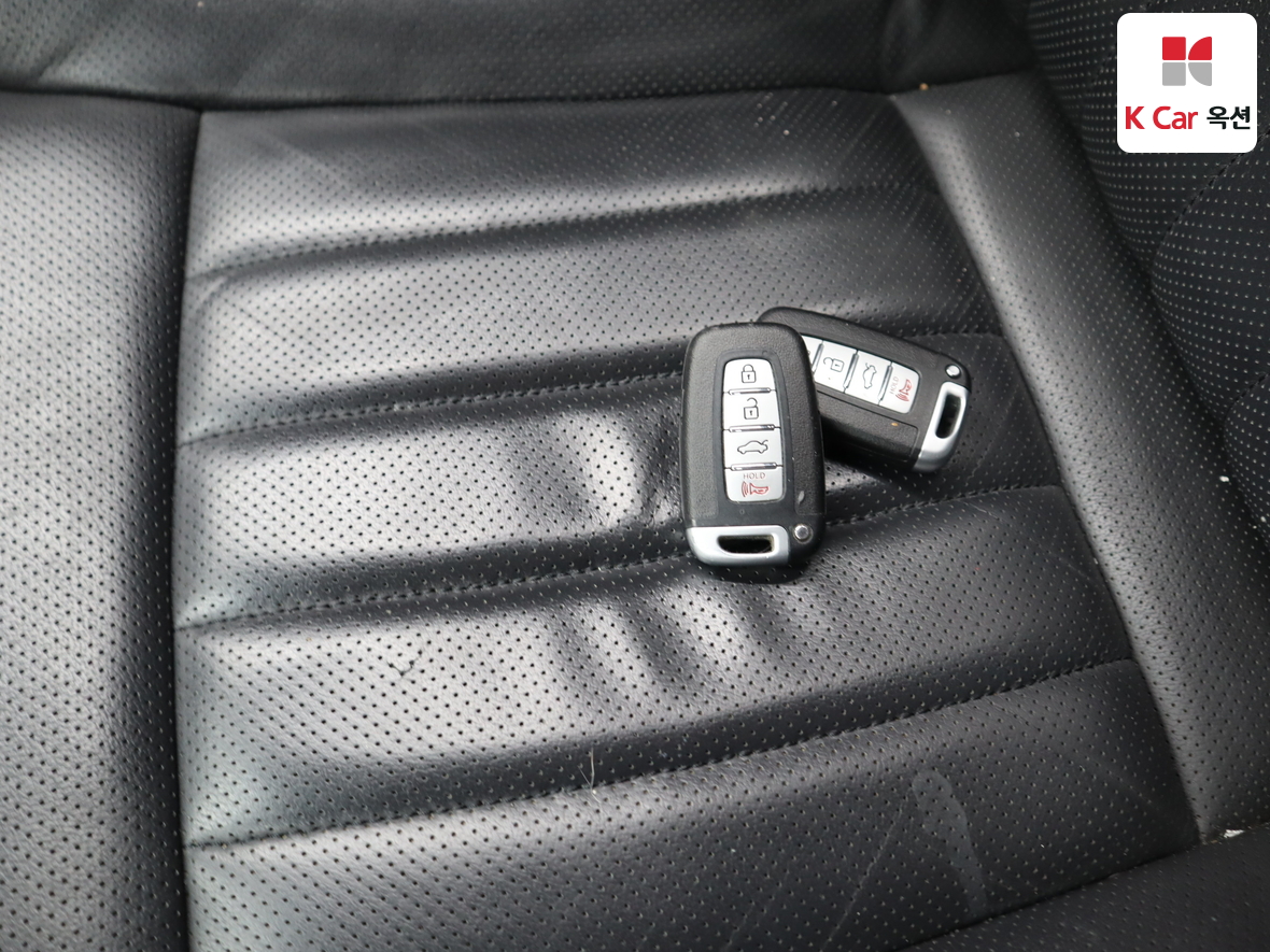 Hyundai Genesis - 17