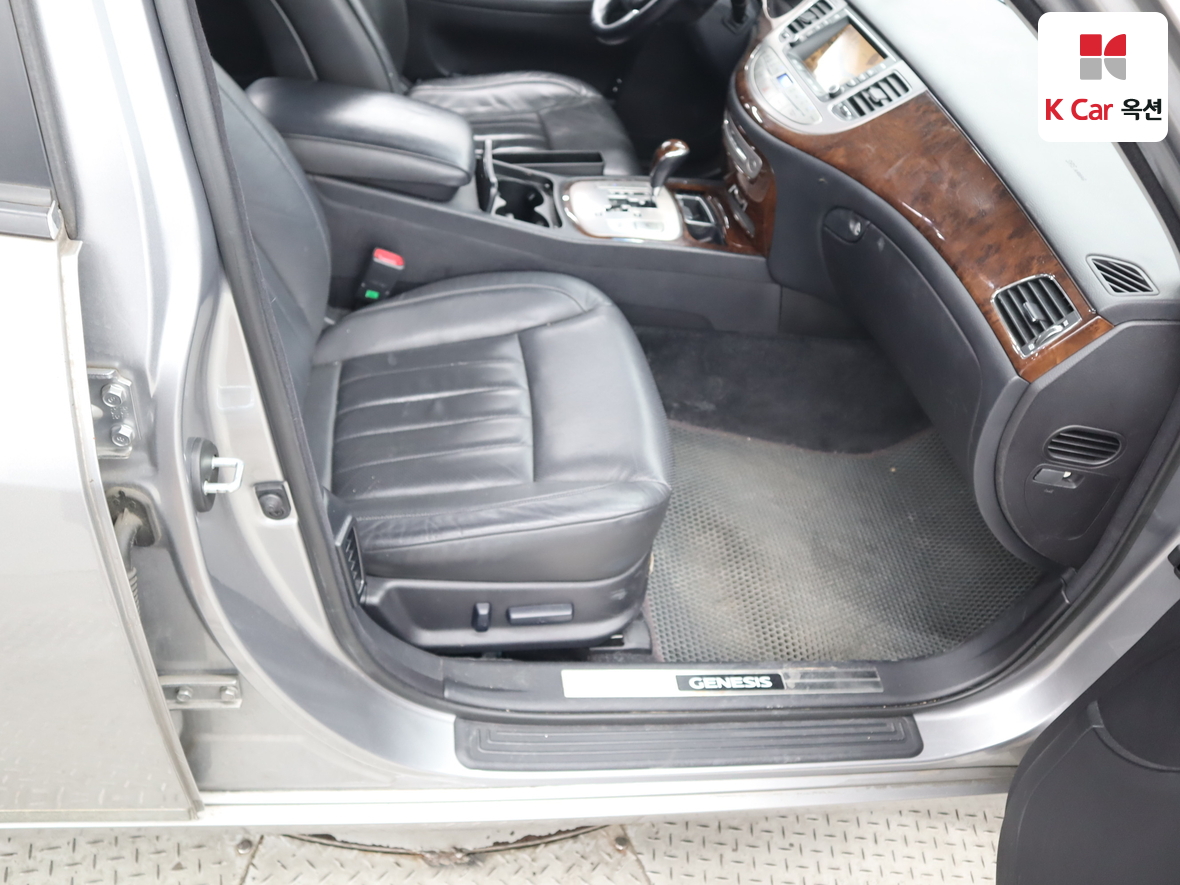 Hyundai Genesis - 28
