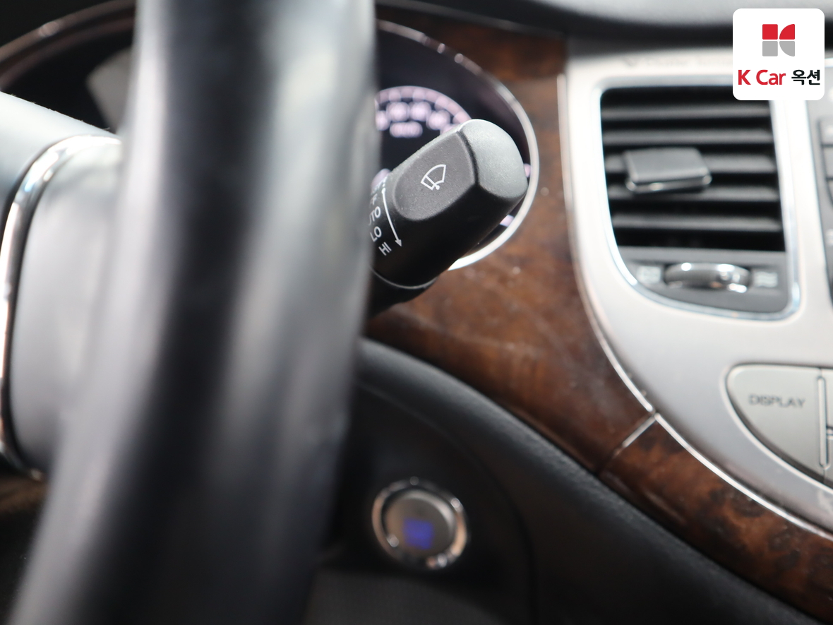 Hyundai Genesis - 11