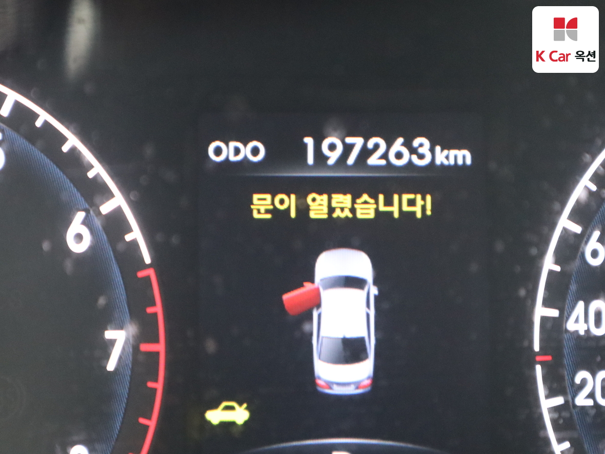 Hyundai Genesis - 4