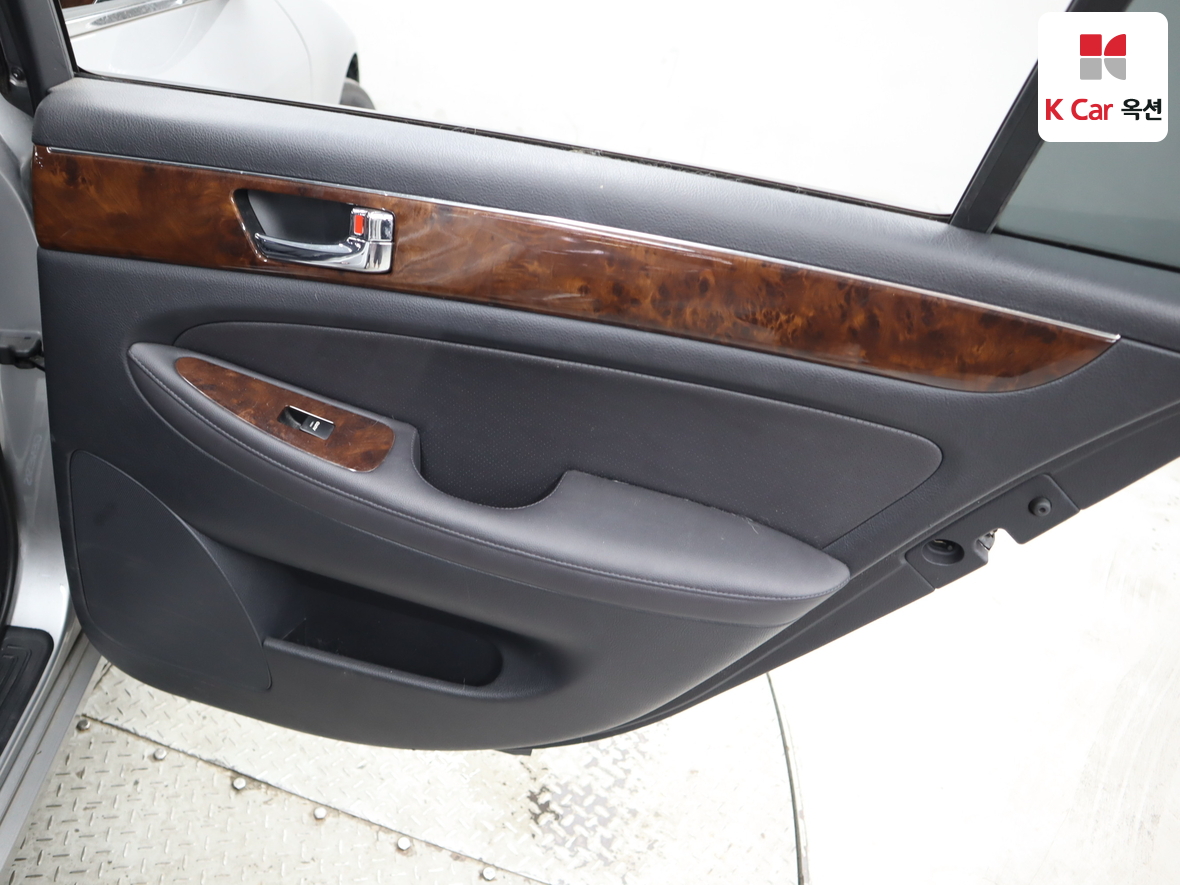 Hyundai Genesis - 25