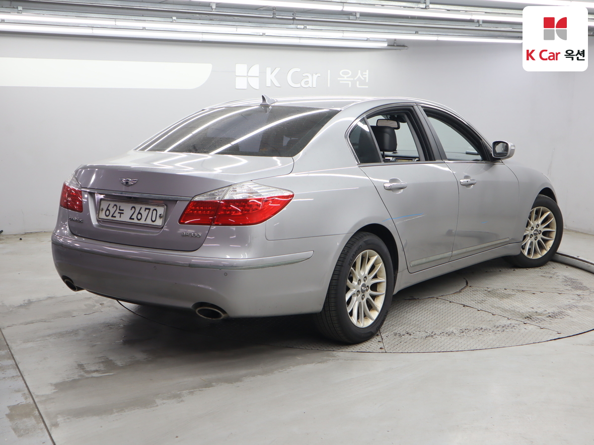 Hyundai Genesis - 2