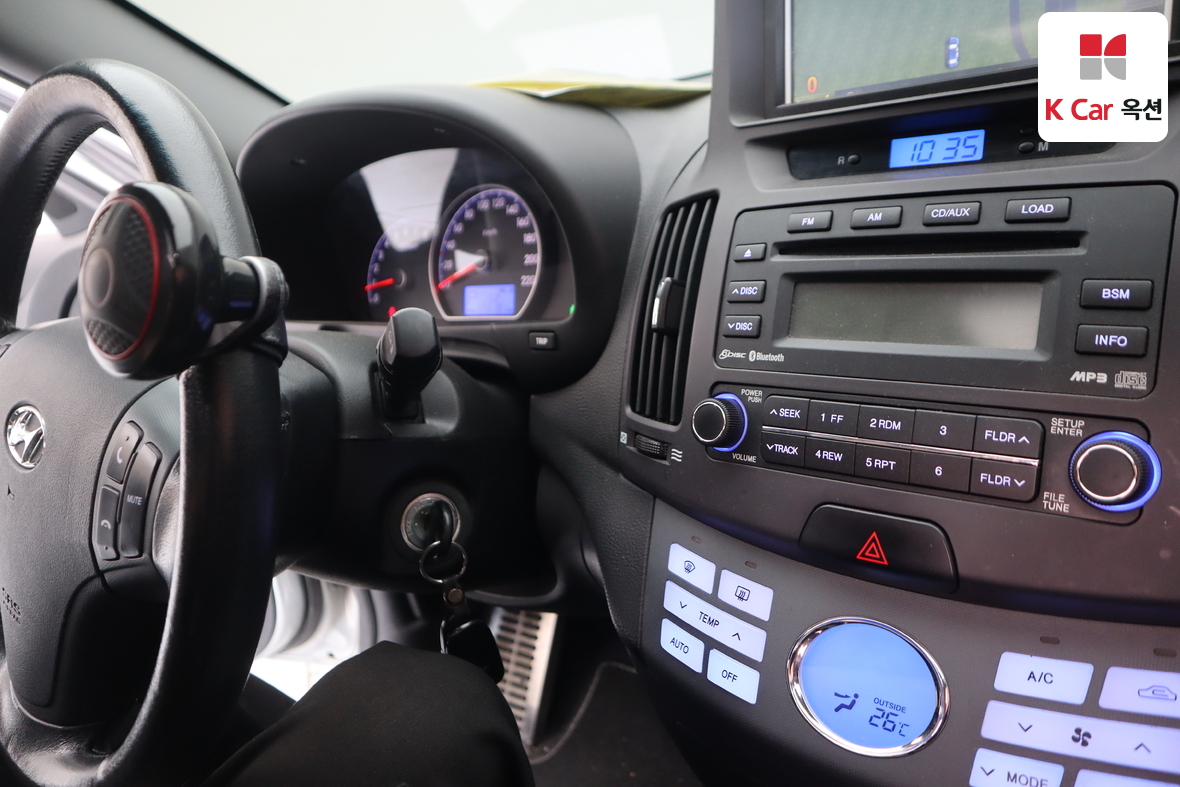 Hyundai Elantra - 11