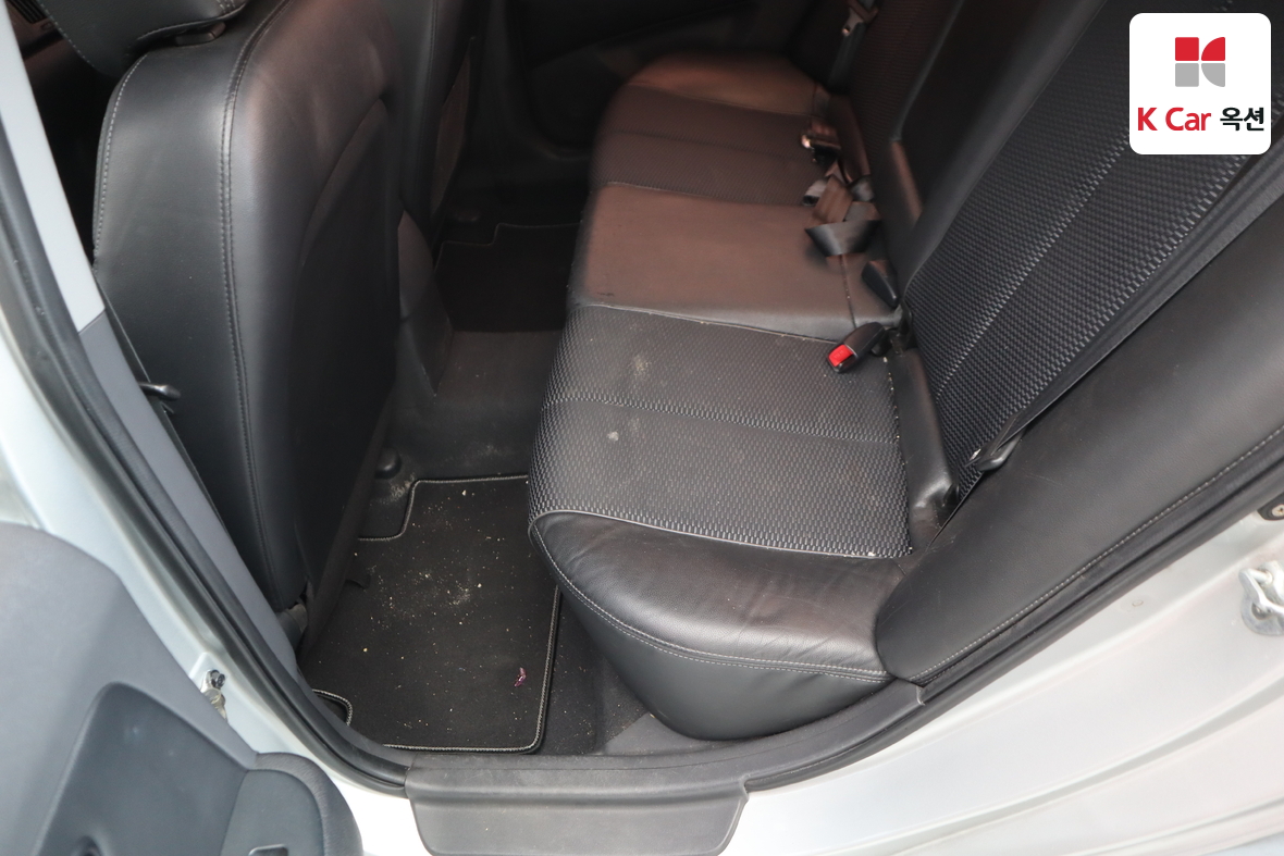 Hyundai Elantra - 24