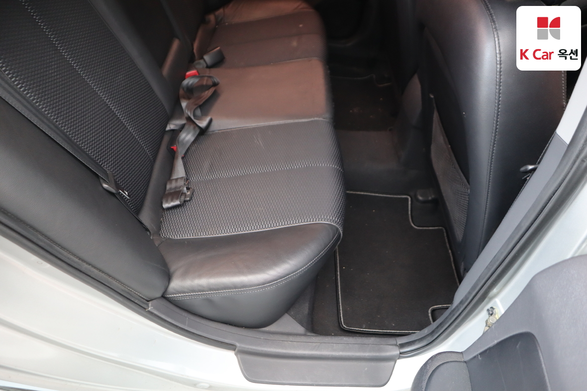 Hyundai Elantra - 30