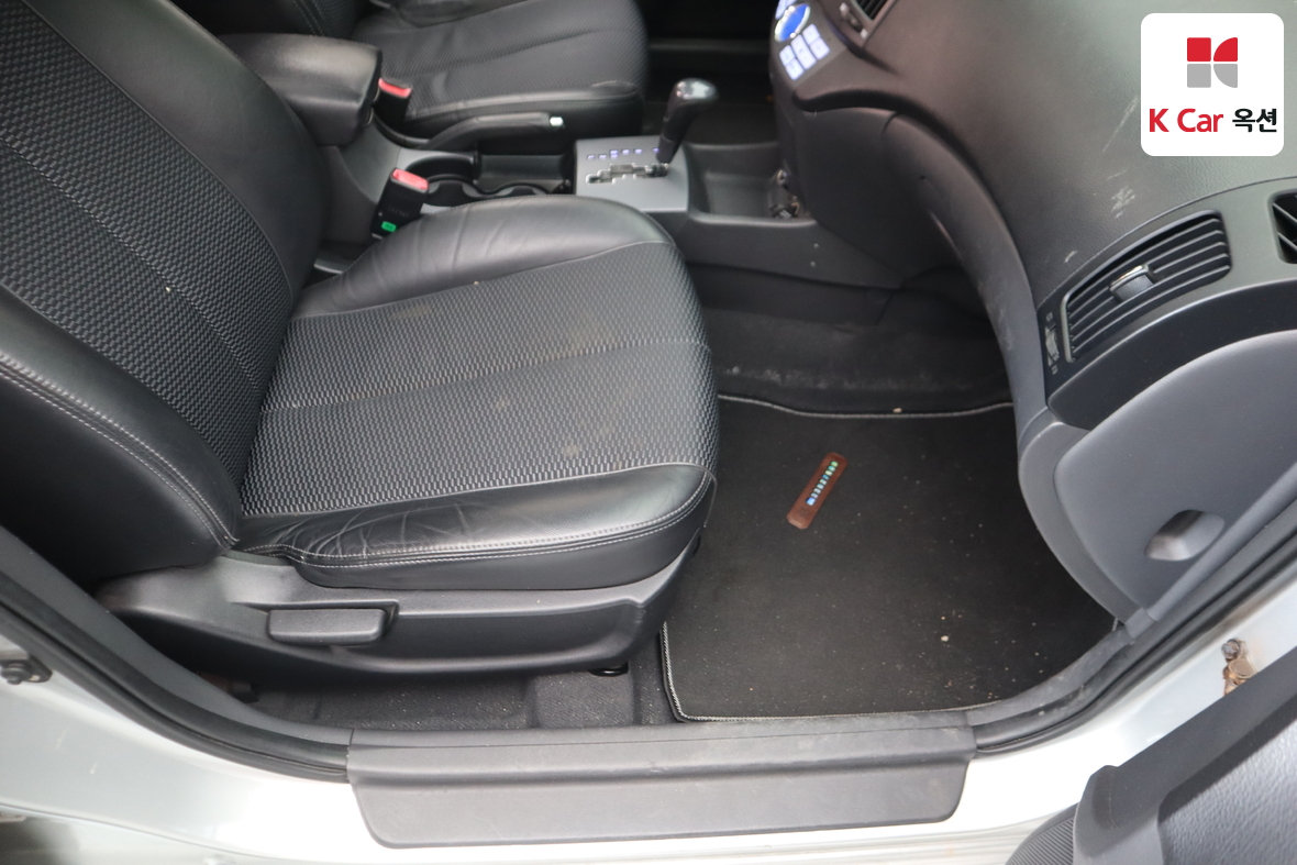 Hyundai Elantra - 32