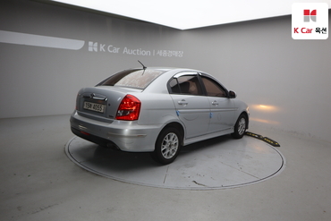 2010 - hyundai verna