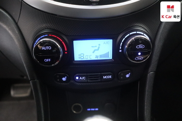 2011 - hyundai accent
