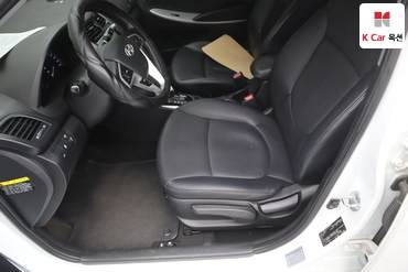 2011 - hyundai accent