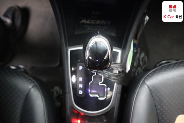 2011 - hyundai accent
