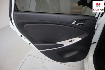 2011 - hyundai accent
