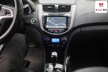2011 - hyundai accent