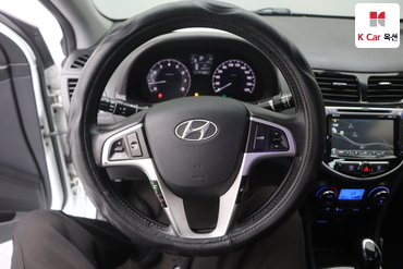 2011 - hyundai accent