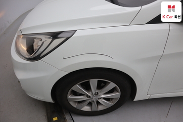 2011 - hyundai accent