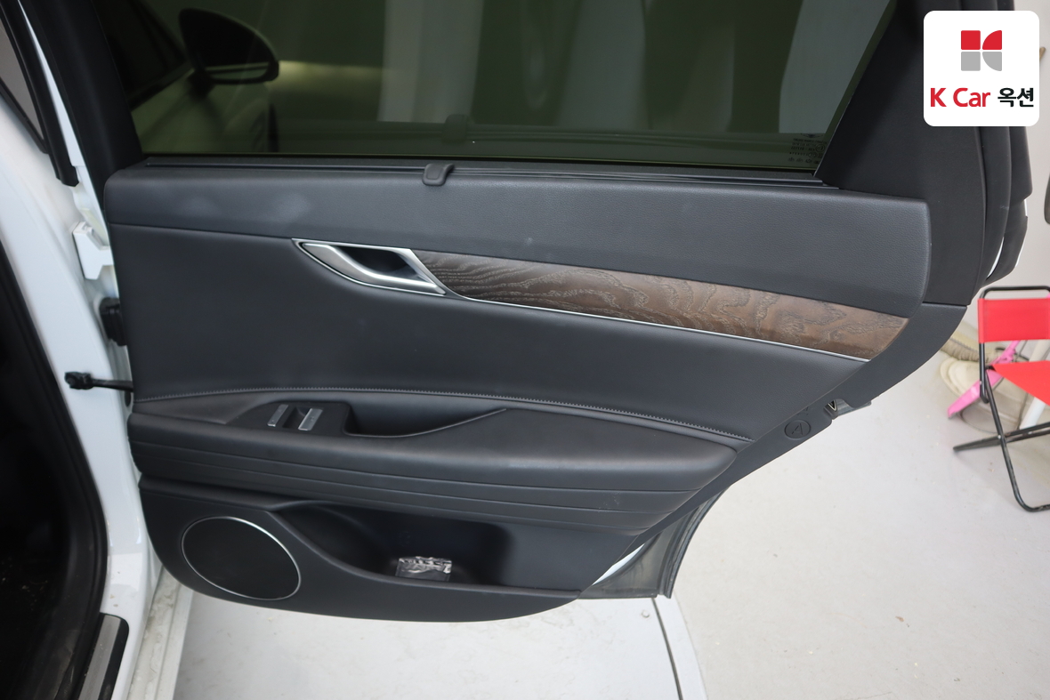 Genesis G80 - 31
