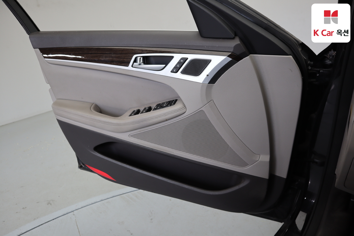 Genesis G80 - 8