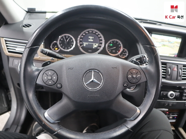 2011 - mercedes-benz e300