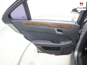 2011 - mercedes-benz e300