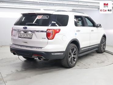 2019 - ford explorer