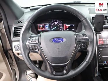 2019 - ford explorer