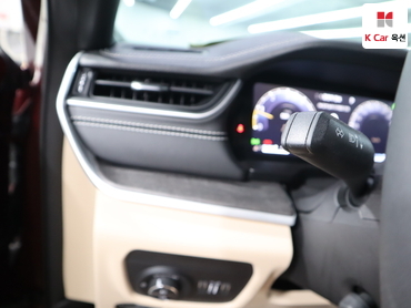 2023 - jeep grand cherokee