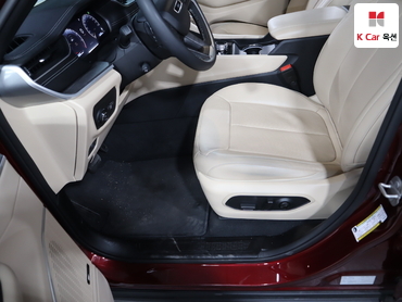 2023 - jeep grand cherokee