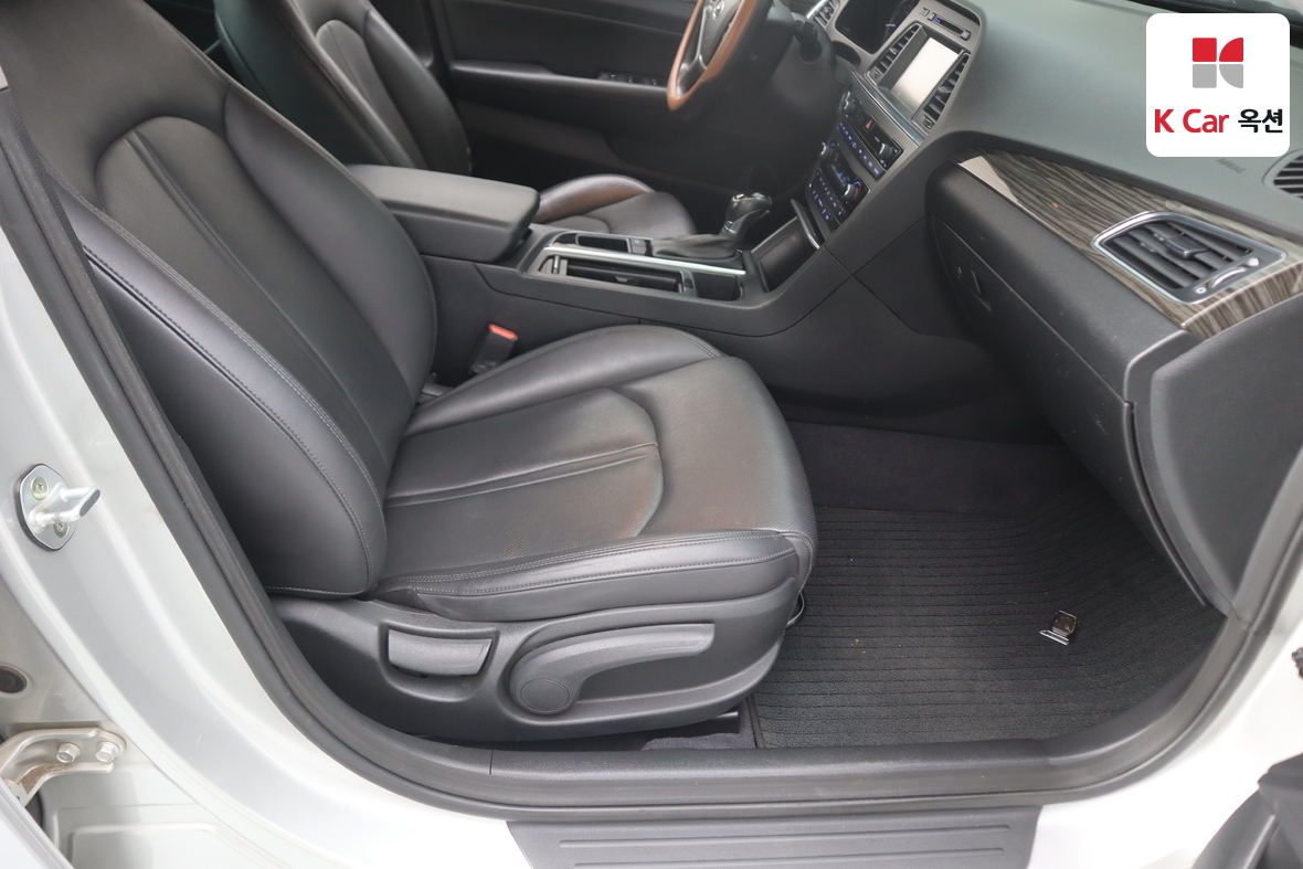 Hyundai Sonata - 28