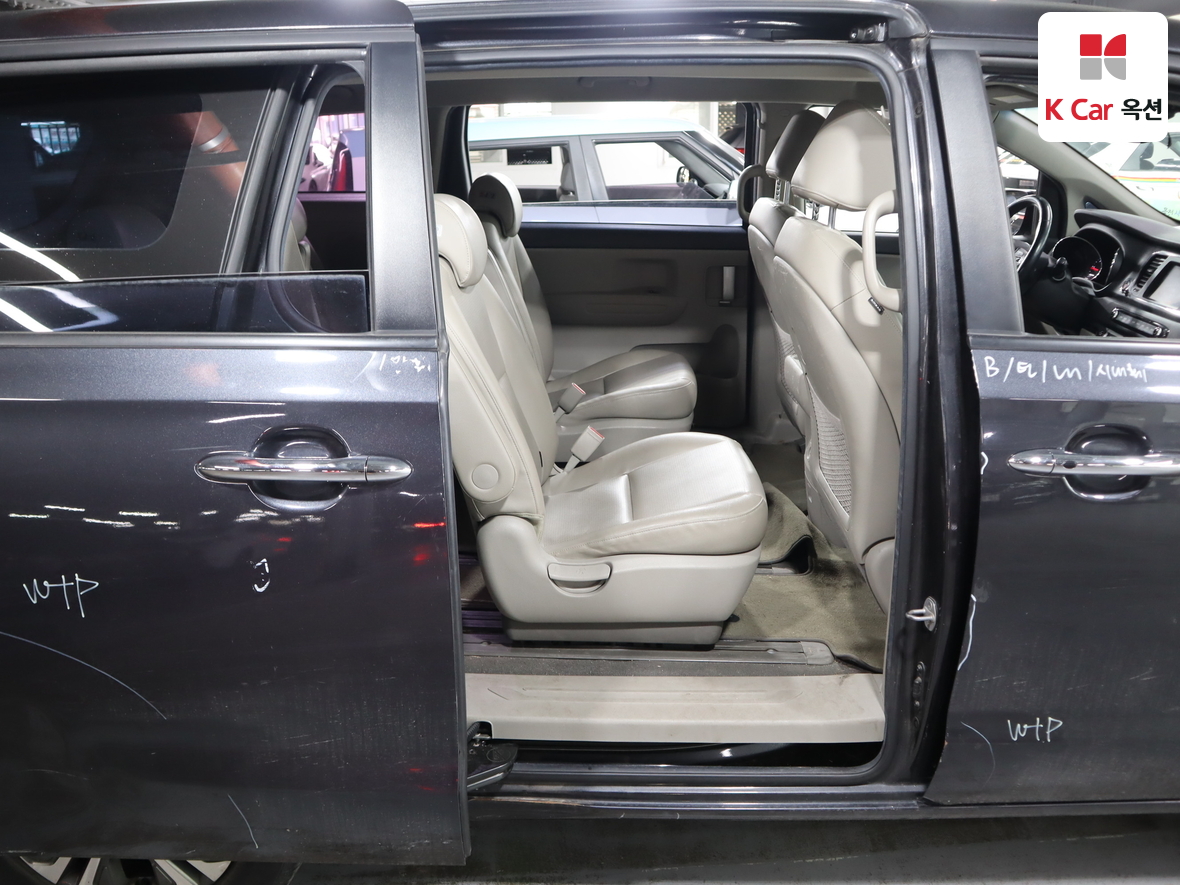 Kia New Carnival - 25
