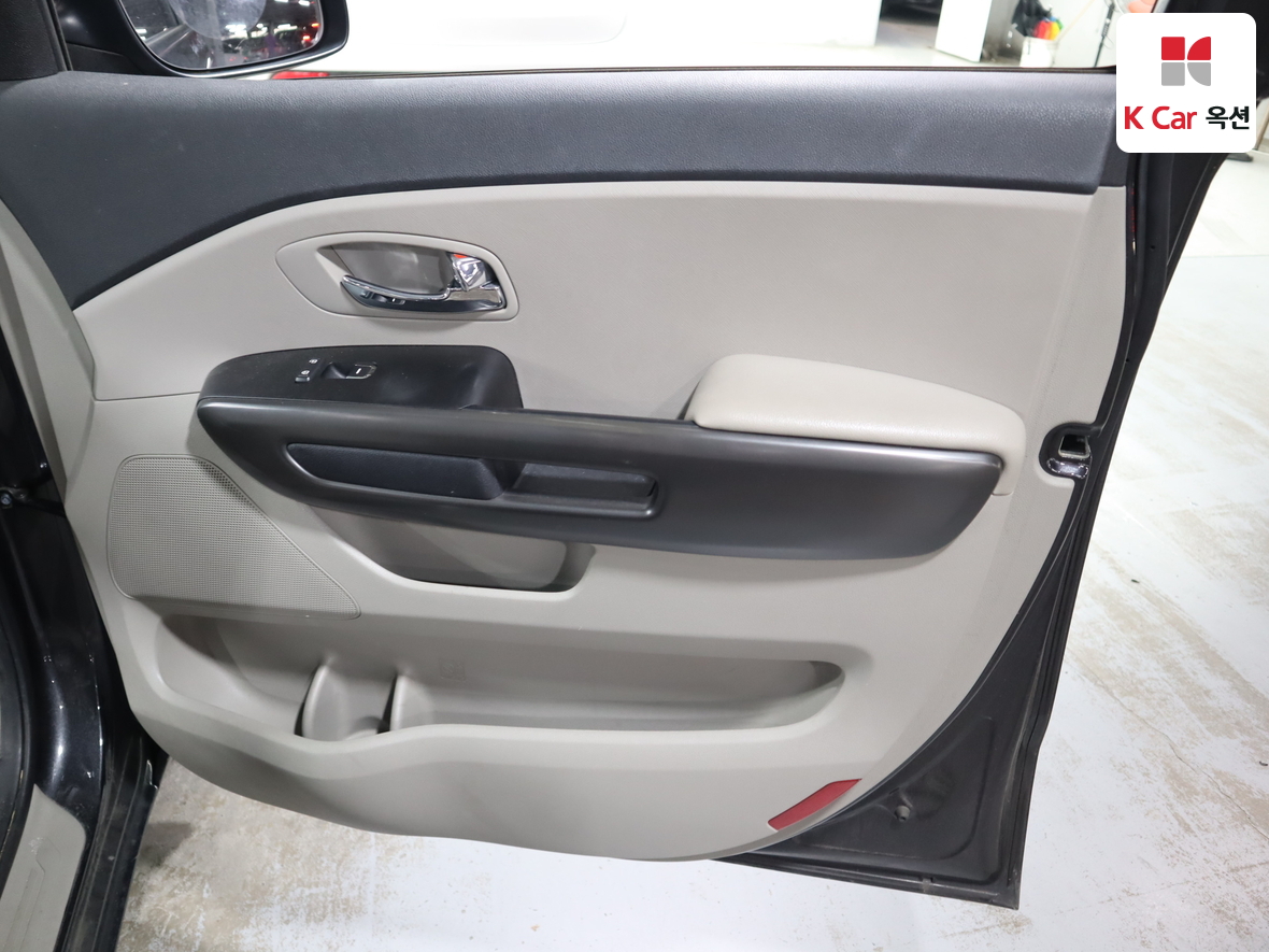 Kia New Carnival - 26