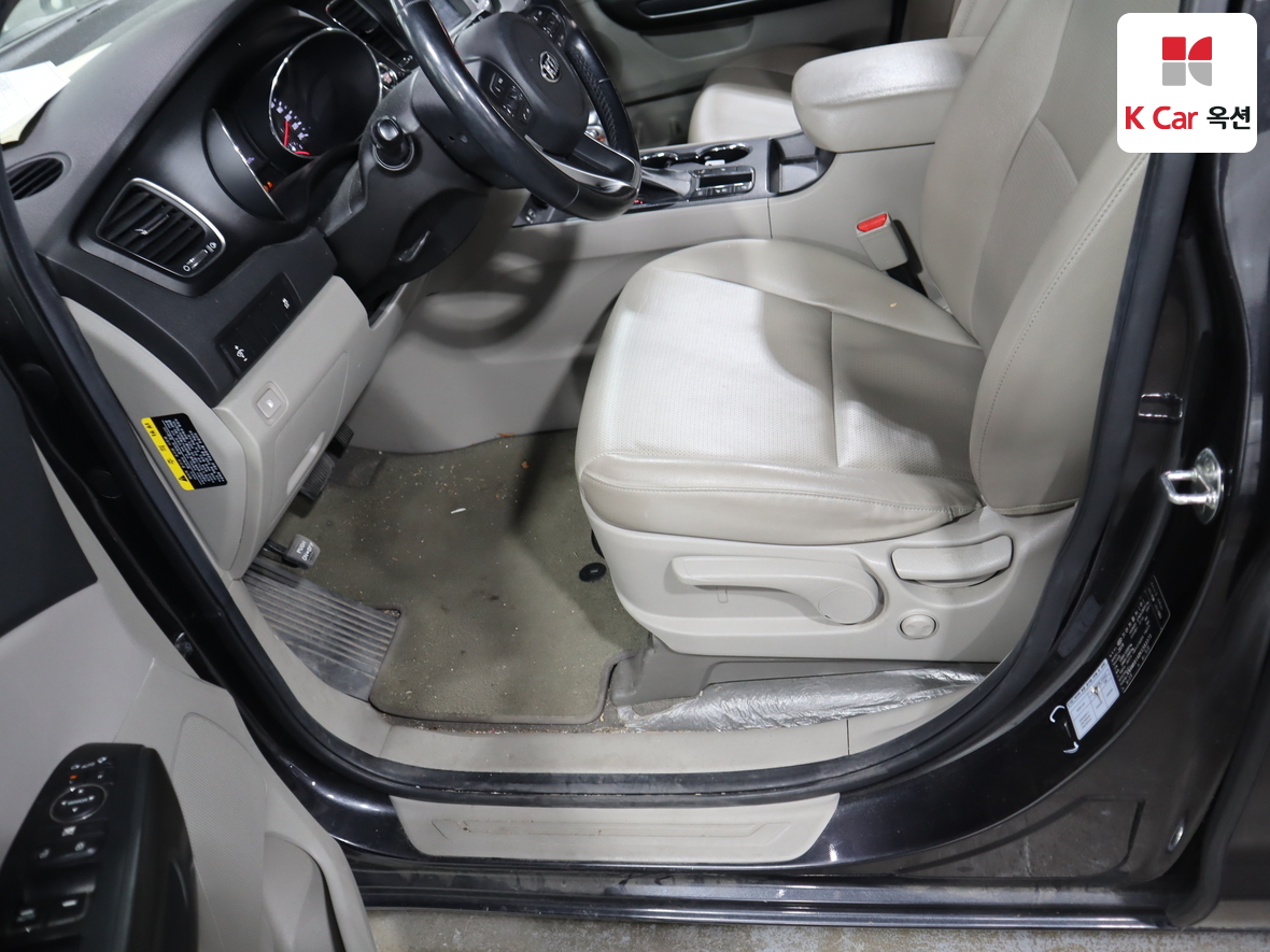 Kia New Carnival - 18