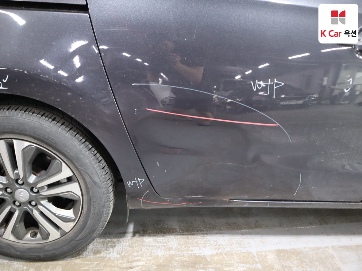 Kia New Carnival - 38
