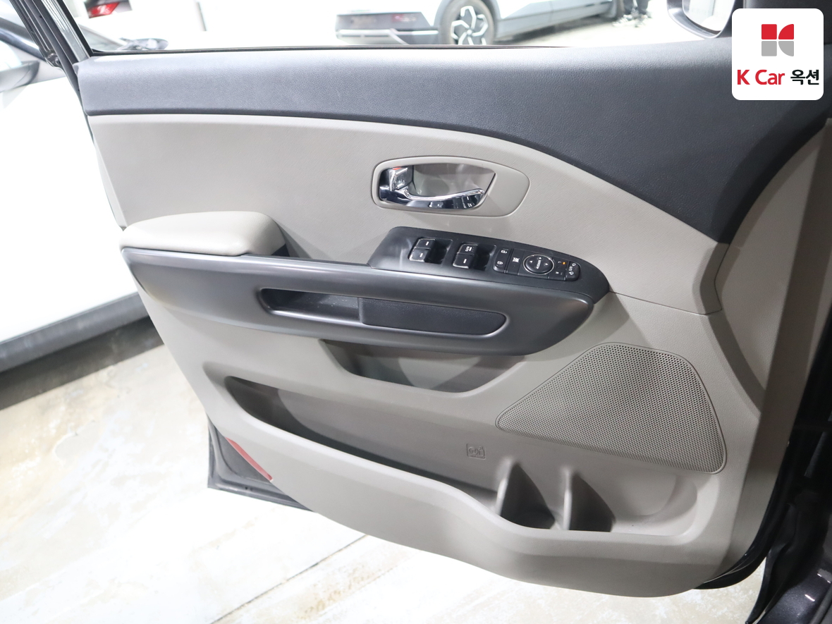 Kia New Carnival - 8