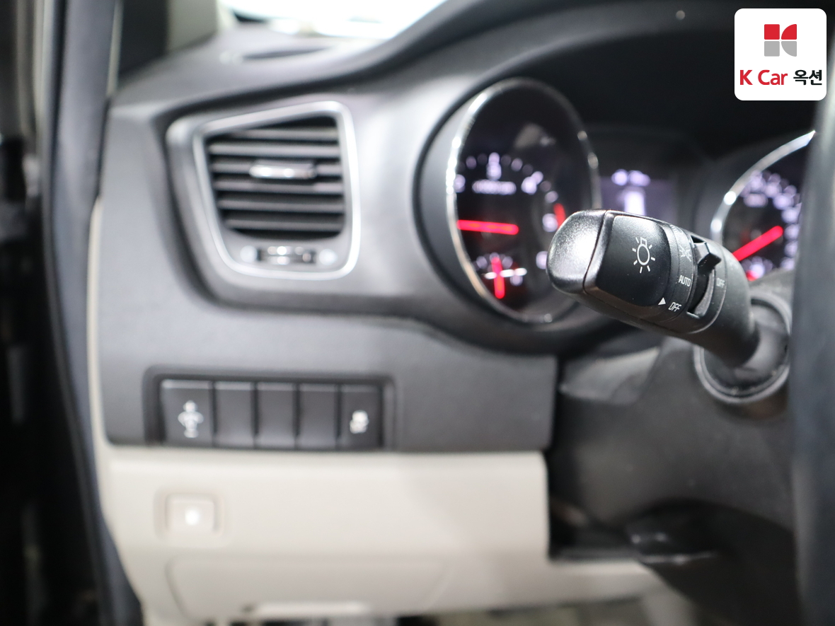 Kia New Carnival - 9
