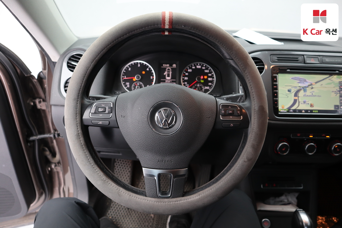 Volkswagen Tiguan - 10